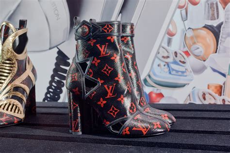 lv red bottom boots